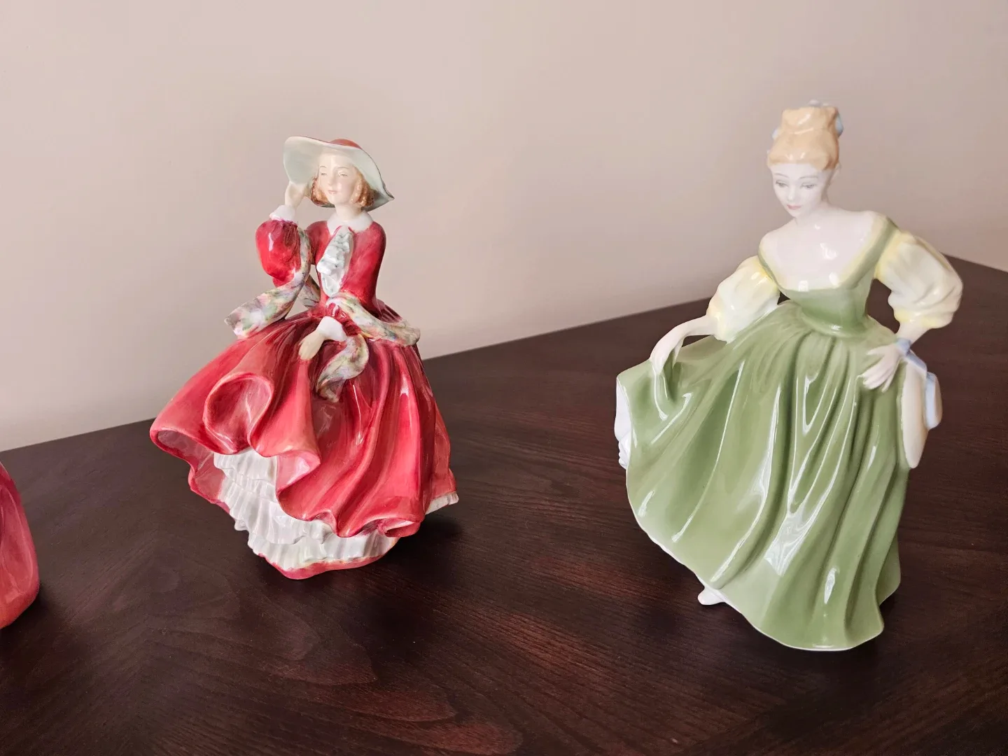 Royal Doulton Figurine Top o' the Hill & Fair Lady image indicator(4)