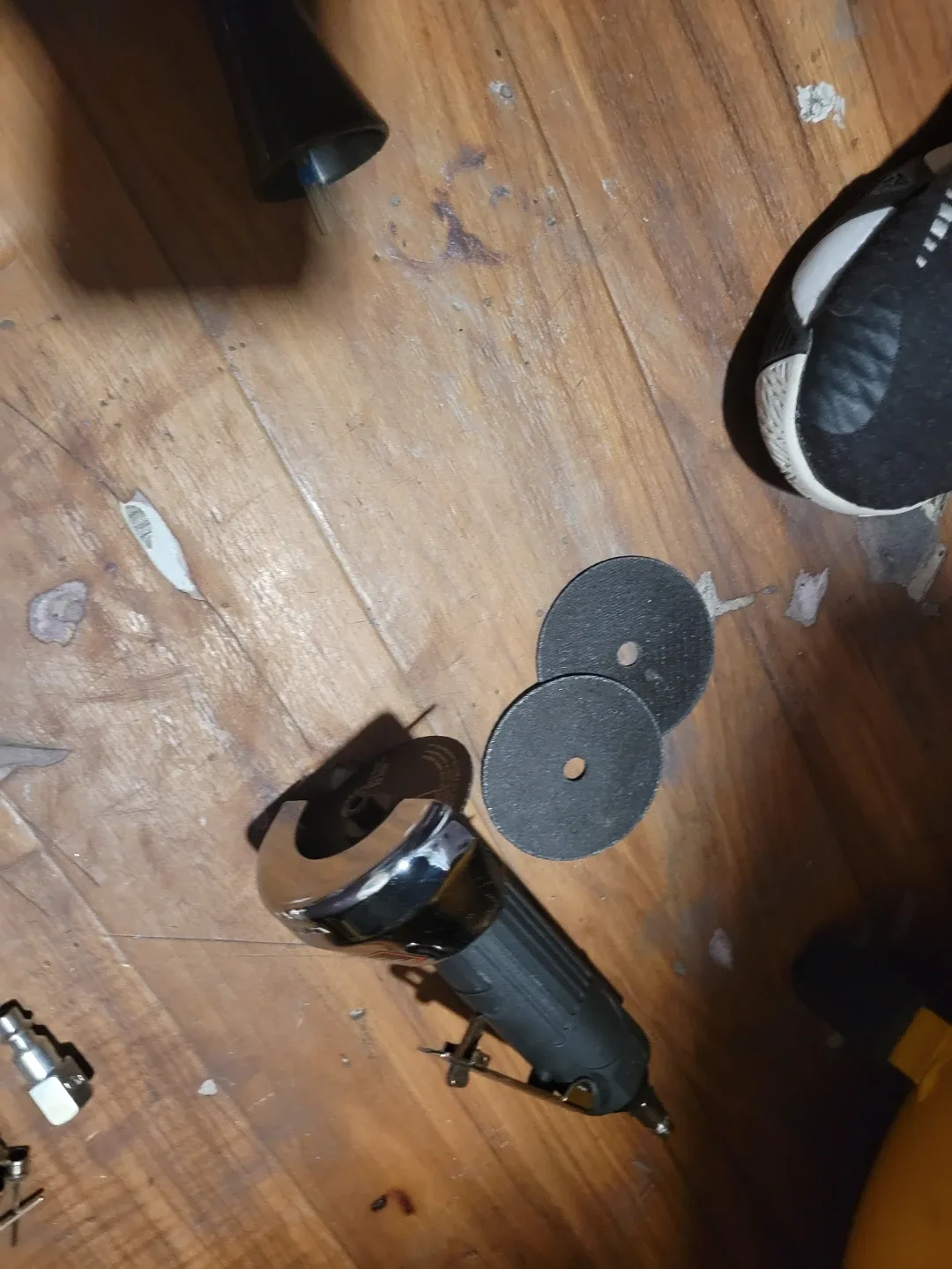 Dewalt air compressor and attachments image indicator(5)