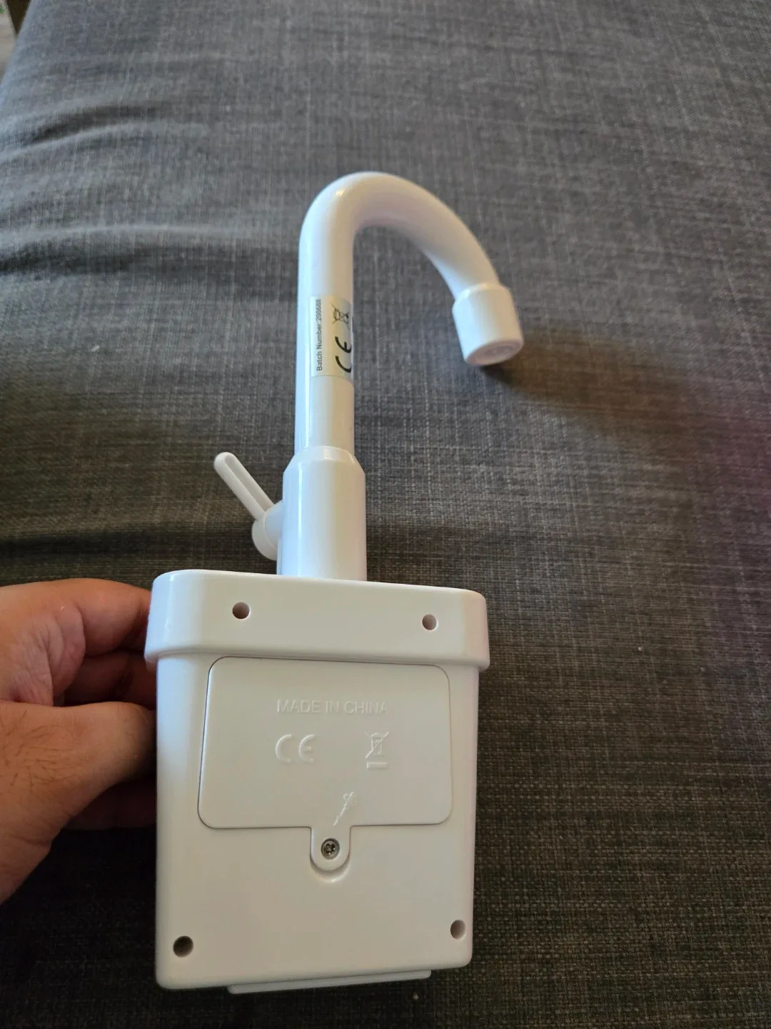 Bird bath with work working tap image indicator(3)