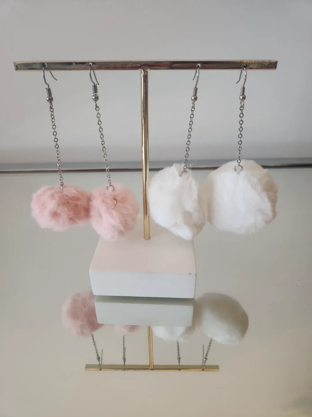 BRAND NEW Korean designed earrings set #1- perfect for gifting image indicator(5)