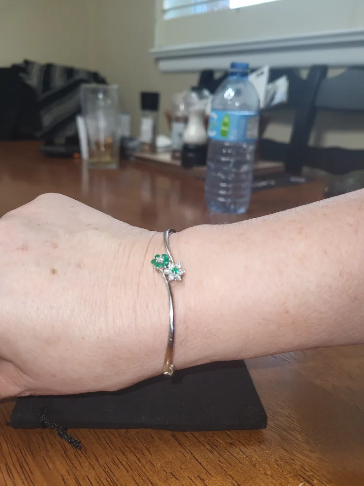 14K white Gold Emerald & Diamond Bangle Bracelet image indicator(5)