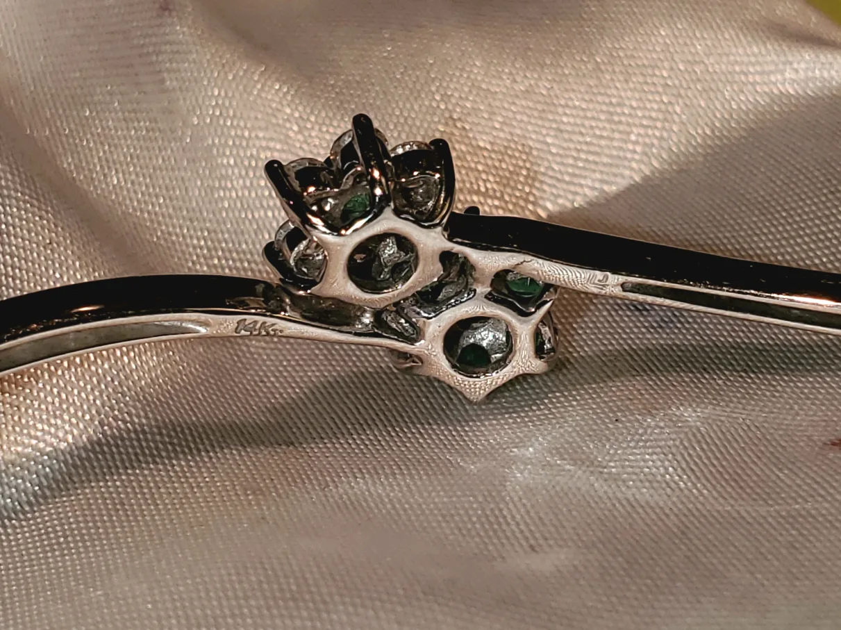 14K white Gold Emerald & Diamond Bangle Bracelet image indicator(7)