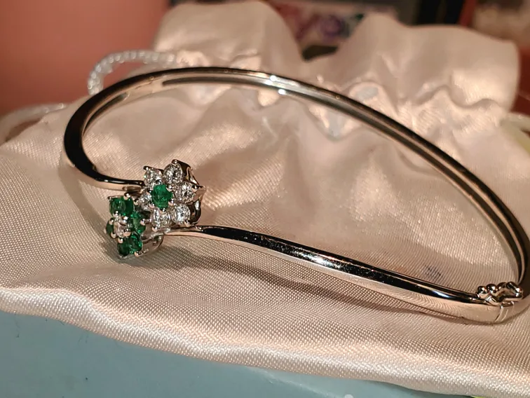 14K white Gold Emerald & Diamond Bangle Bracelet image indicator(8)
