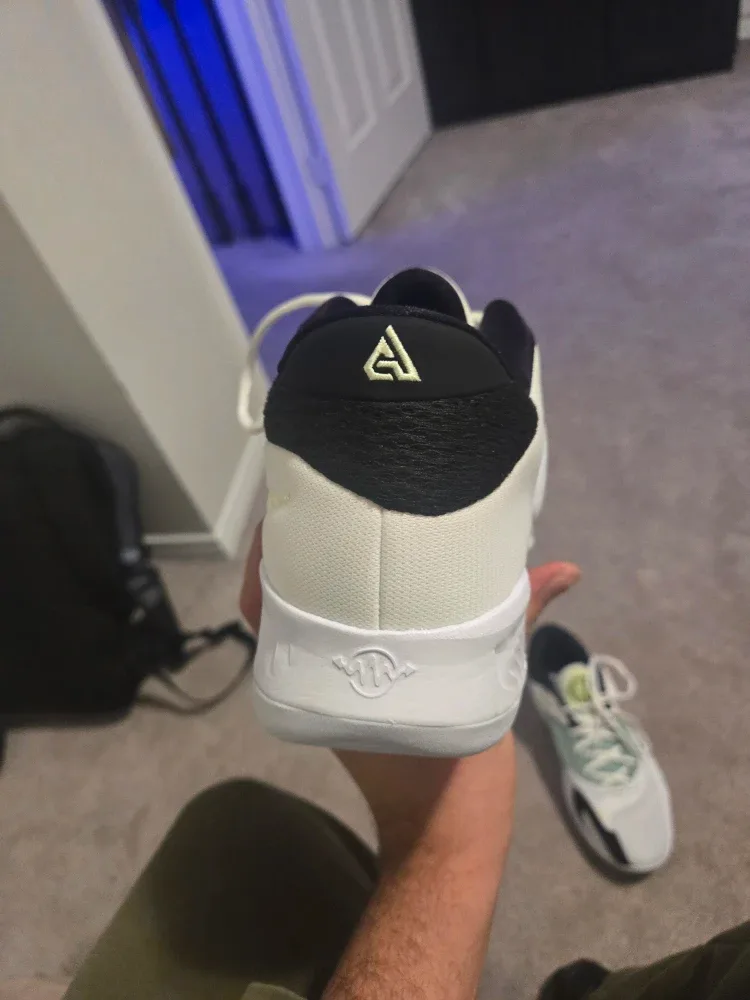 Nike Zoom Freak 4s size 12 image indicator(4)