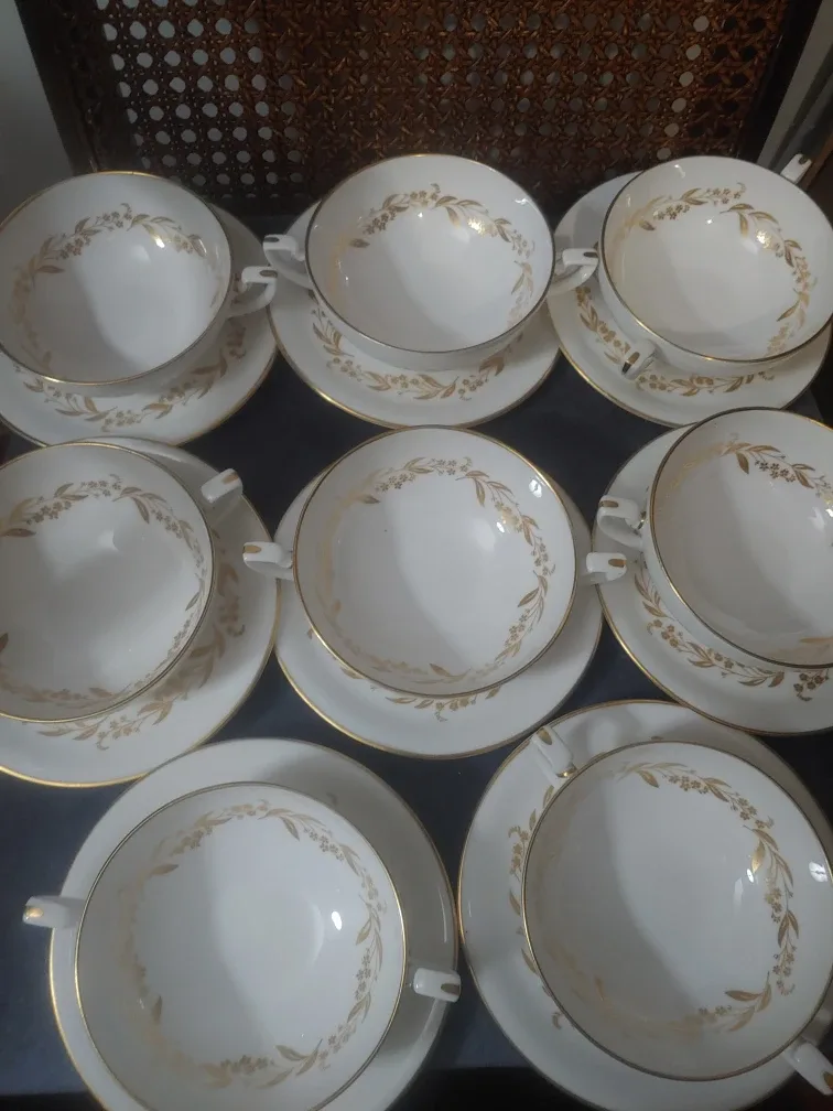 Royal Worcester Saguenay Cream Soup Bowls & Saucers image indicator(3)