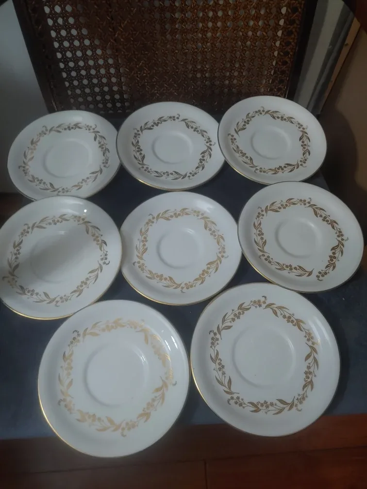 Royal Worcester Saguenay Cream Soup Bowls & Saucers image indicator(4)