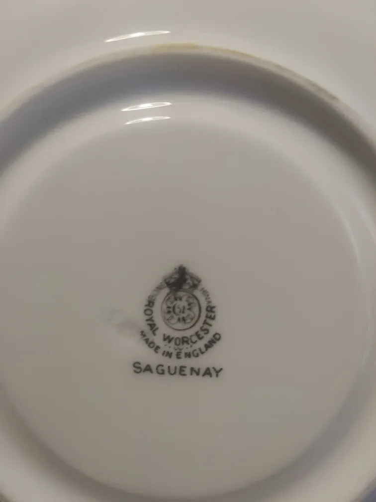 Royal Worcester Saguenay Cream Soup Bowls & Saucers image indicator(5)