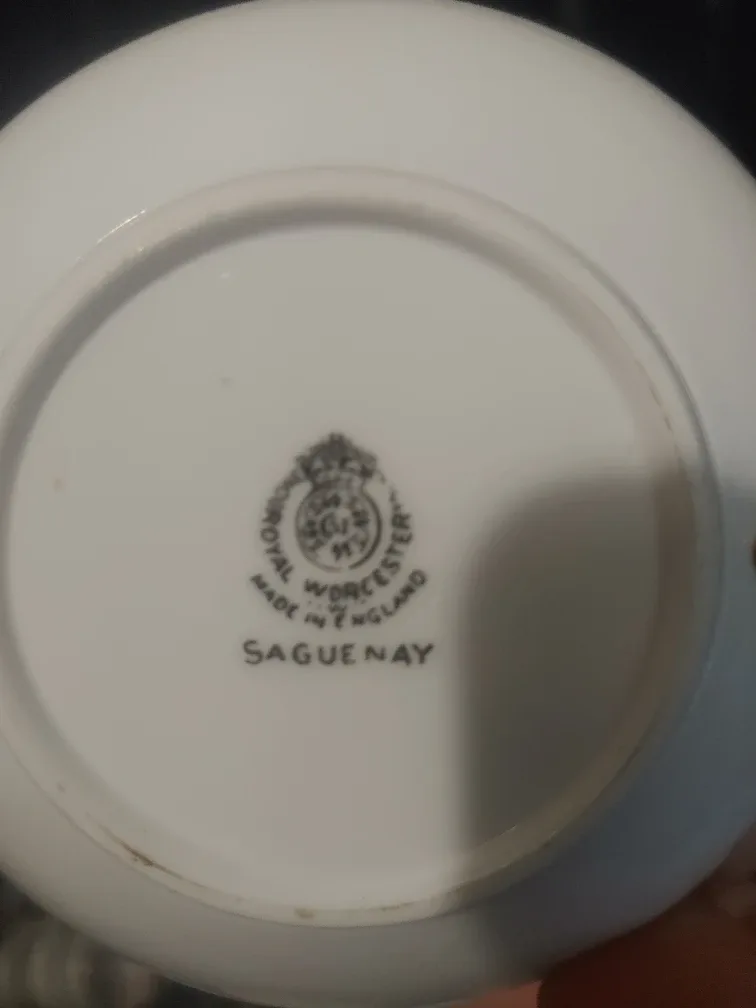Royal Worcester Saguenay Cream Soup Bowls & Saucers image indicator(6)