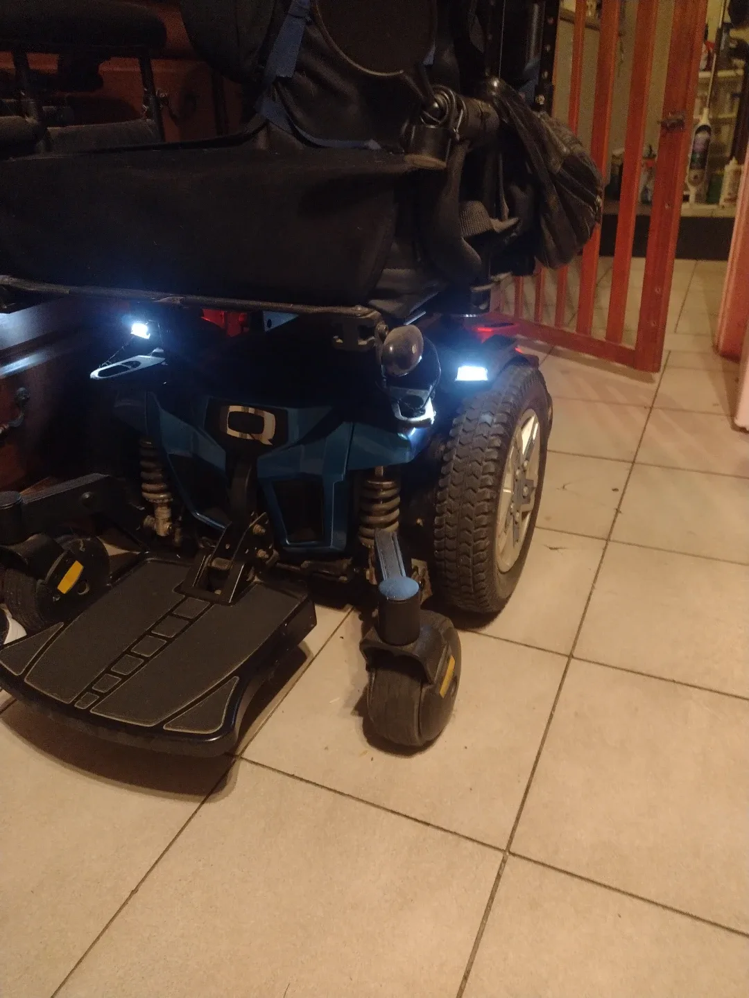 Quantum M Essential Power Wheelchair image indicator(4)