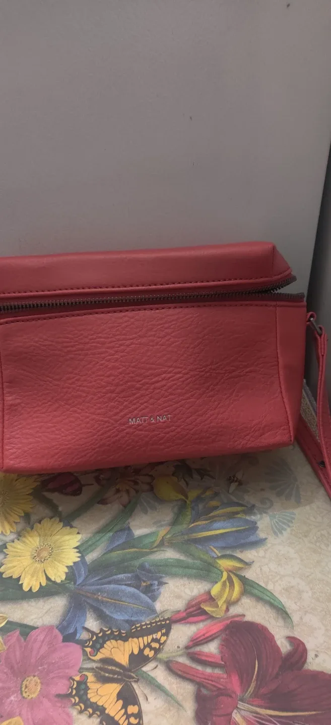 Matt & Nat Red Crossbody Bag small image indicator(8)