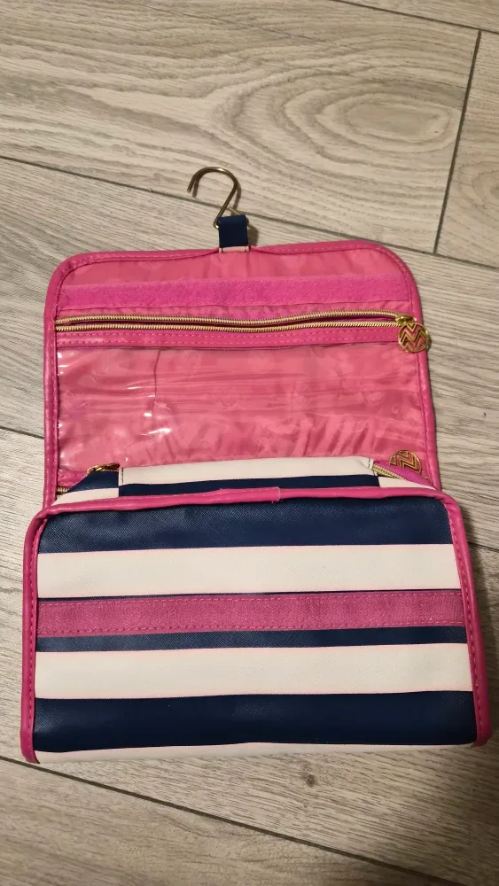 FREE Travel Pouch image indicator(4)