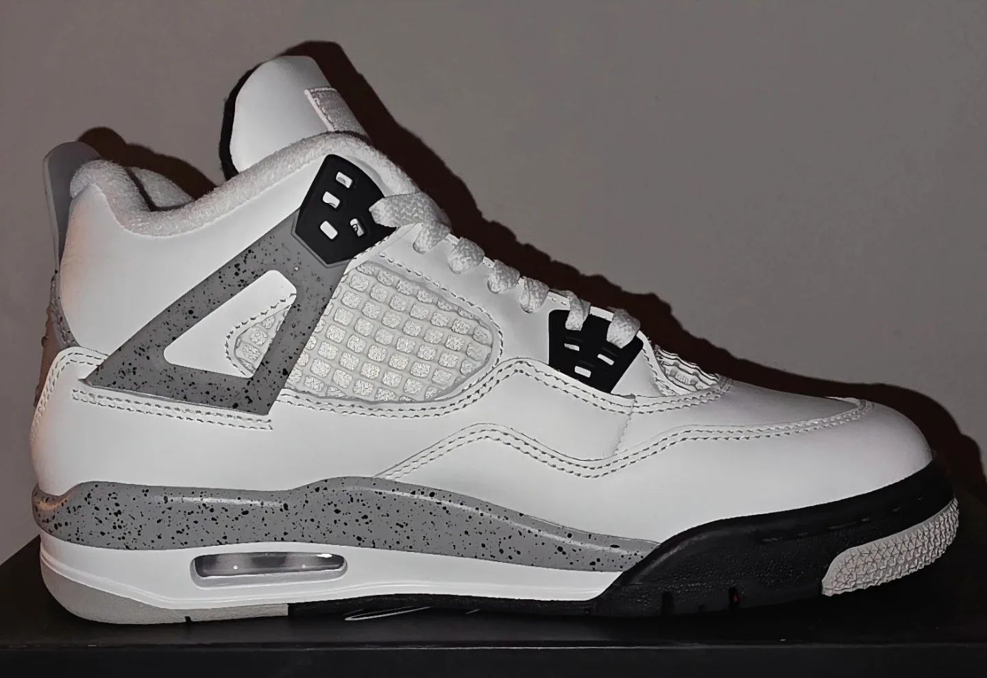 AIR JORDAN 4 RETRO OG - WHITE CEMENT -YOUTH SIZE 5 image indicator(4)