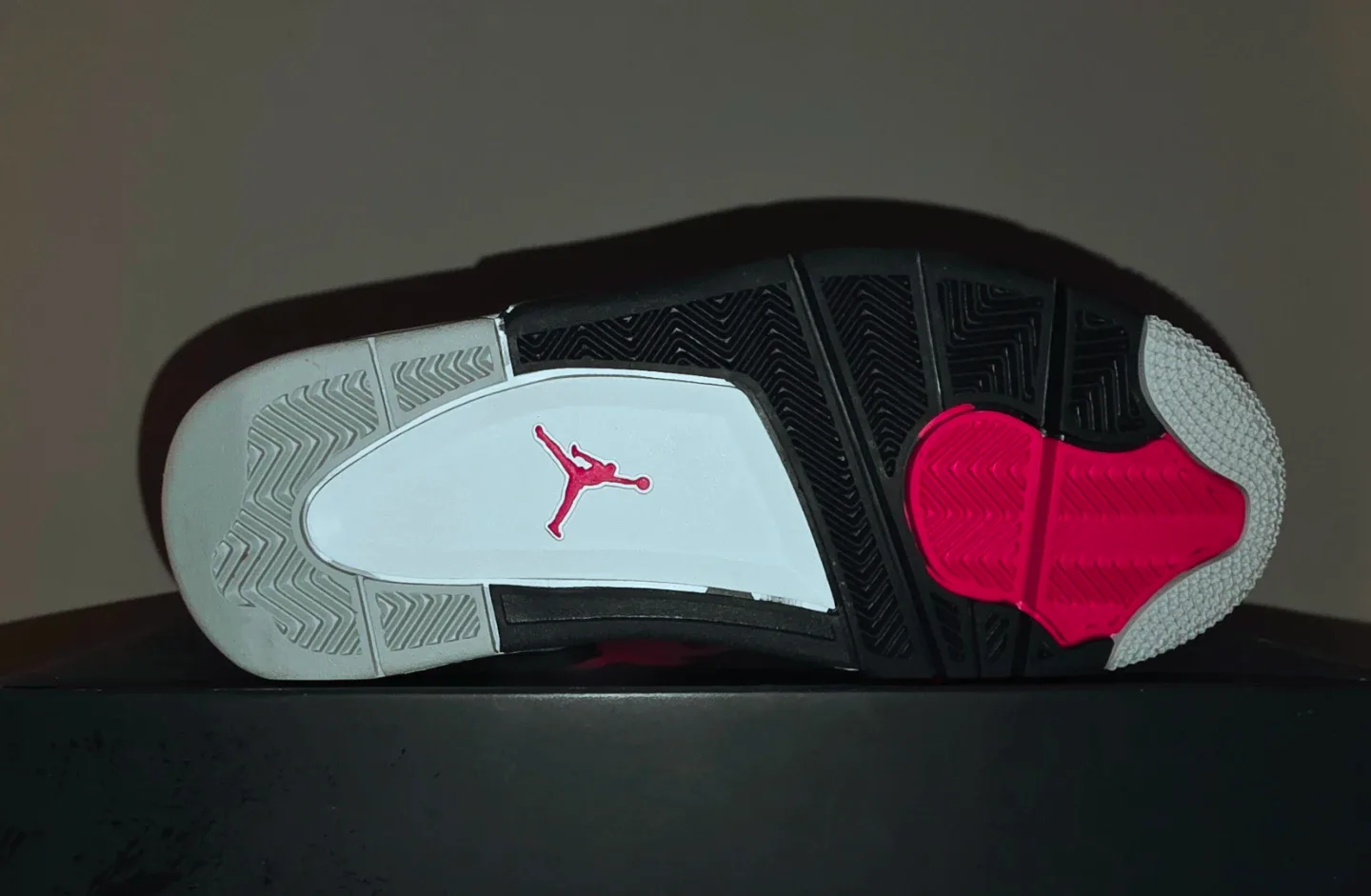 AIR JORDAN 4 RETRO OG - WHITE CEMENT -YOUTH SIZE 5 image indicator(7)