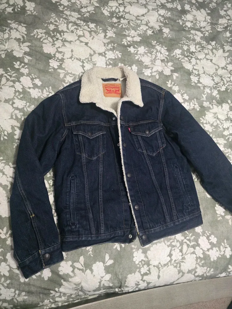 Levi's Sherpa Trucker Jacket - Size M