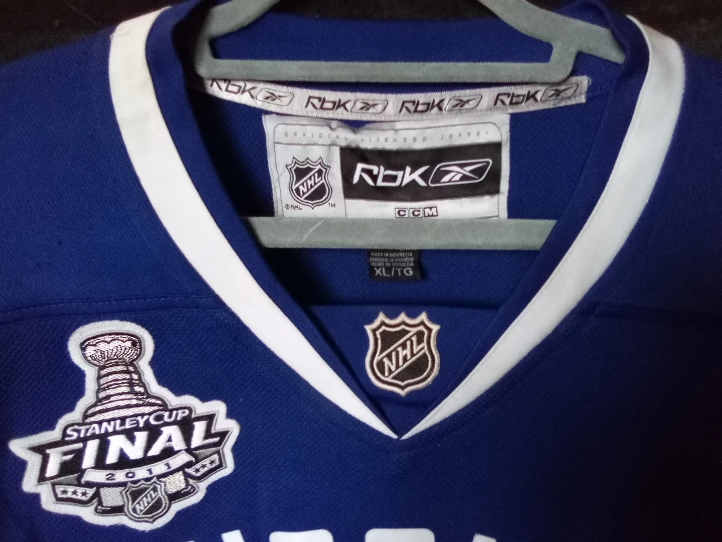 Stanley Cup Luongo #1 Vancouver Canucks Jersey XL image indicator(4)