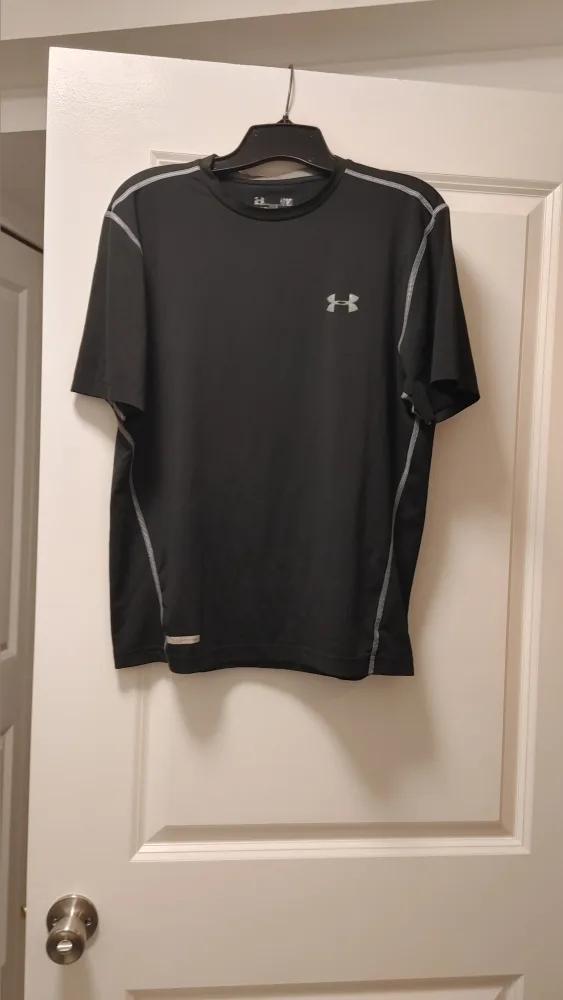 Under Armour Black T-Shirt Size Medium