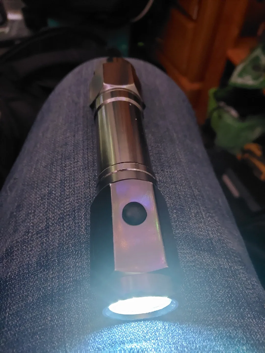 Silver Metal Flashlight image indicator(2)