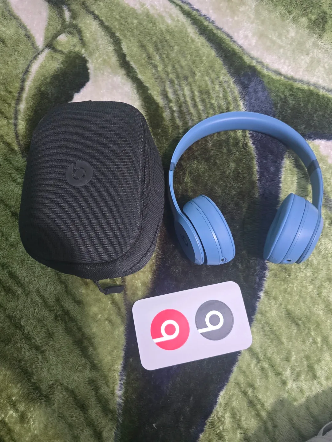 Beats Solo 4 Wireless Headphones - Blue with Case image indicator(2)