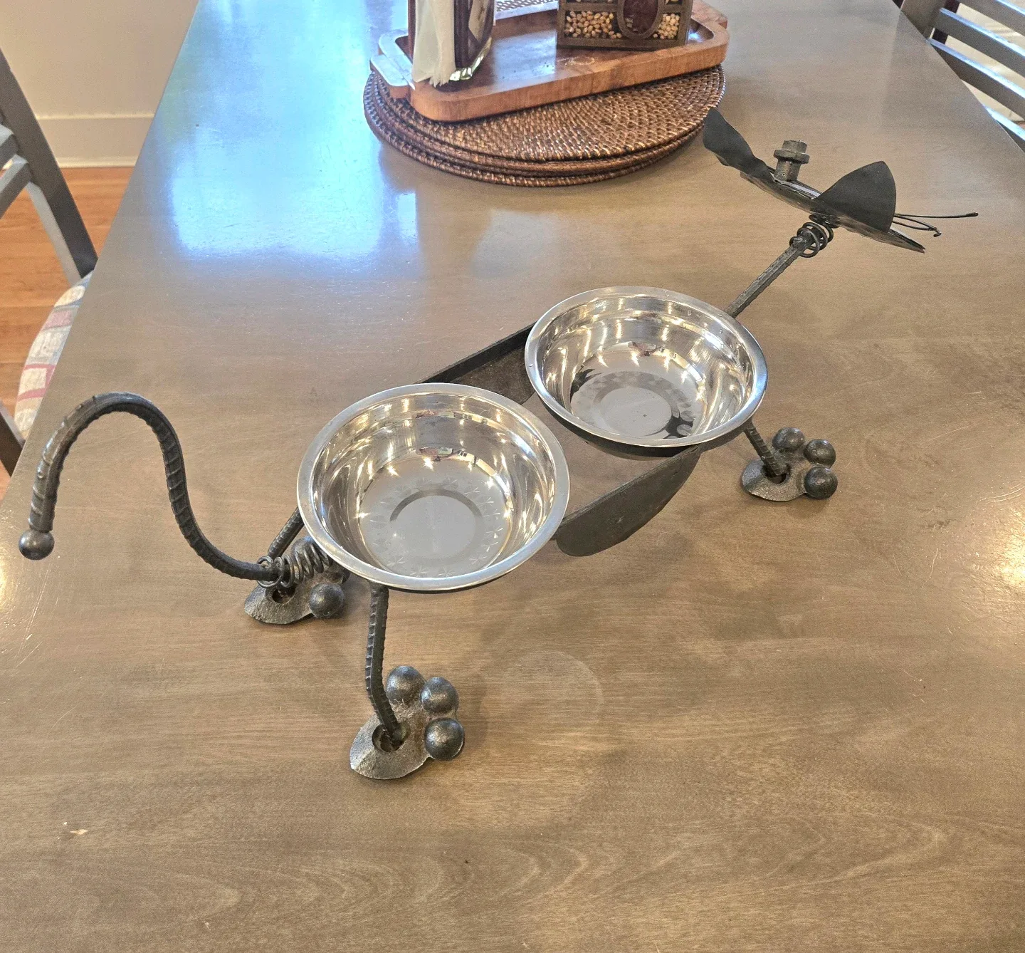 Metal Cat Sculpture Double Pet Bowl Stand image indicator(3)