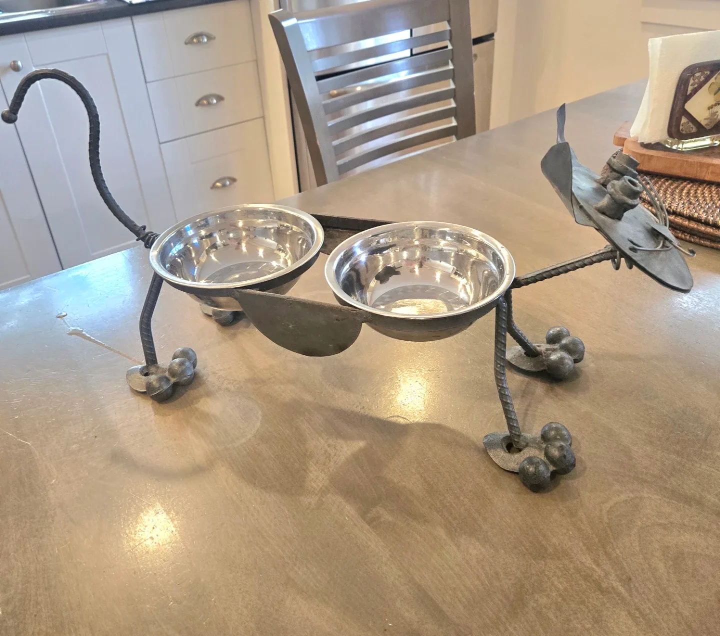 Metal Cat Sculpture Double Pet Bowl Stand image indicator(5)