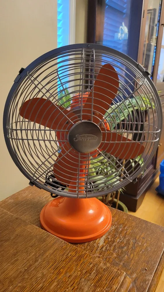 LikeNew ModernReteoDesign Sunbeam 9" Quiet Table Fan  3 Speed