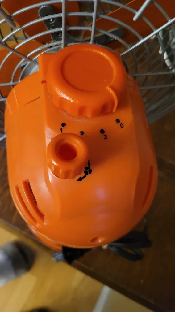 LikeNew ModernReteoDesign Sunbeam 9" Quiet Table Fan  3 Speed image indicator(2)