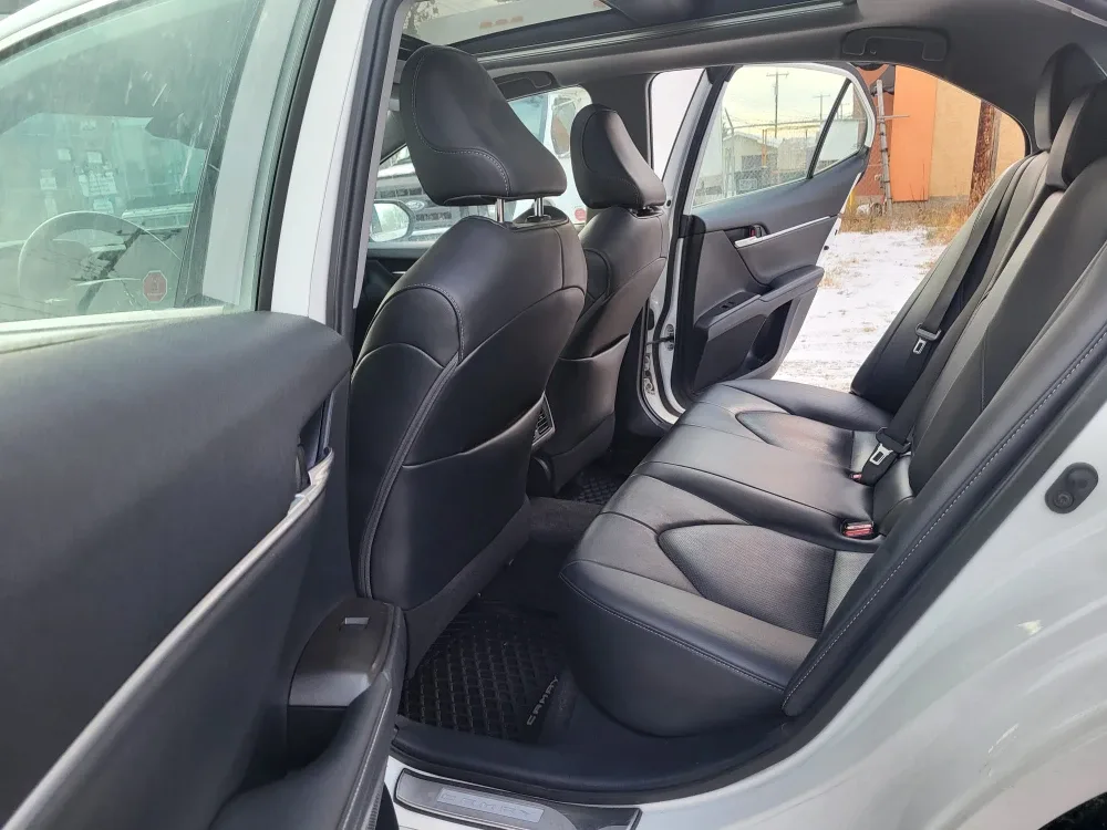 Toyota Camry Sedan - White image indicator(7)