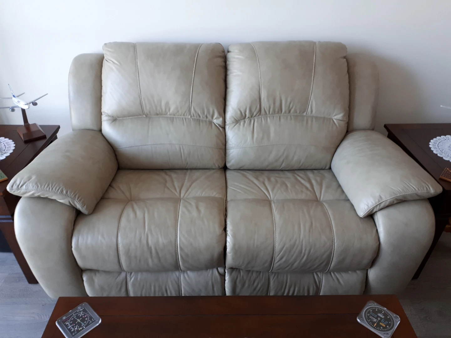 100% Leather Reclining Love Seat
