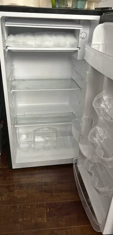 Hamilton Beach Mini Fridge - Black image indicator(2)