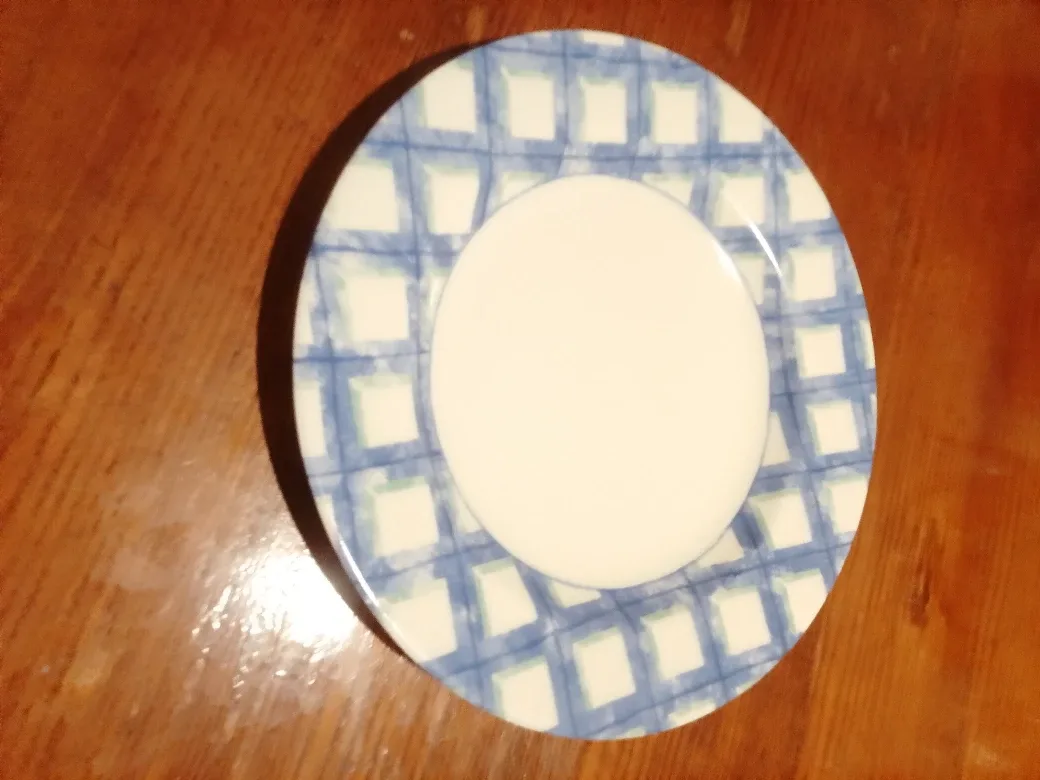 Decorative Plate with Blue Grid Pattern