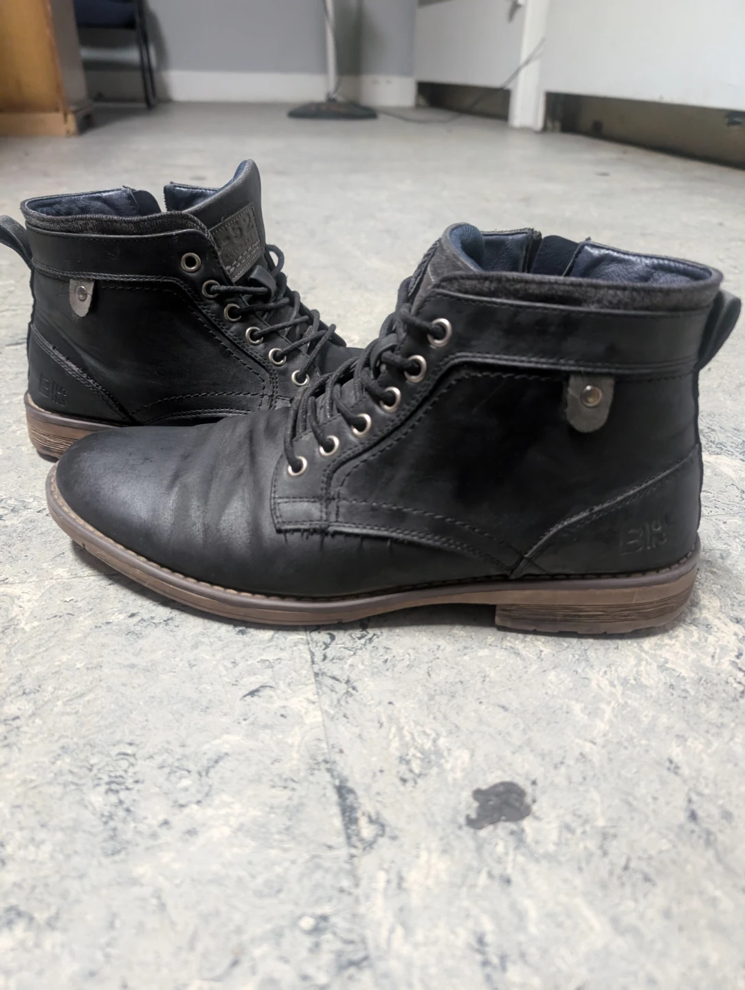B-52 Black Leather Ankle Boots - photo 2