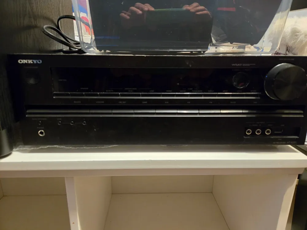 Onkyo HT-R391 AV Receiver and 5.1 speakers
