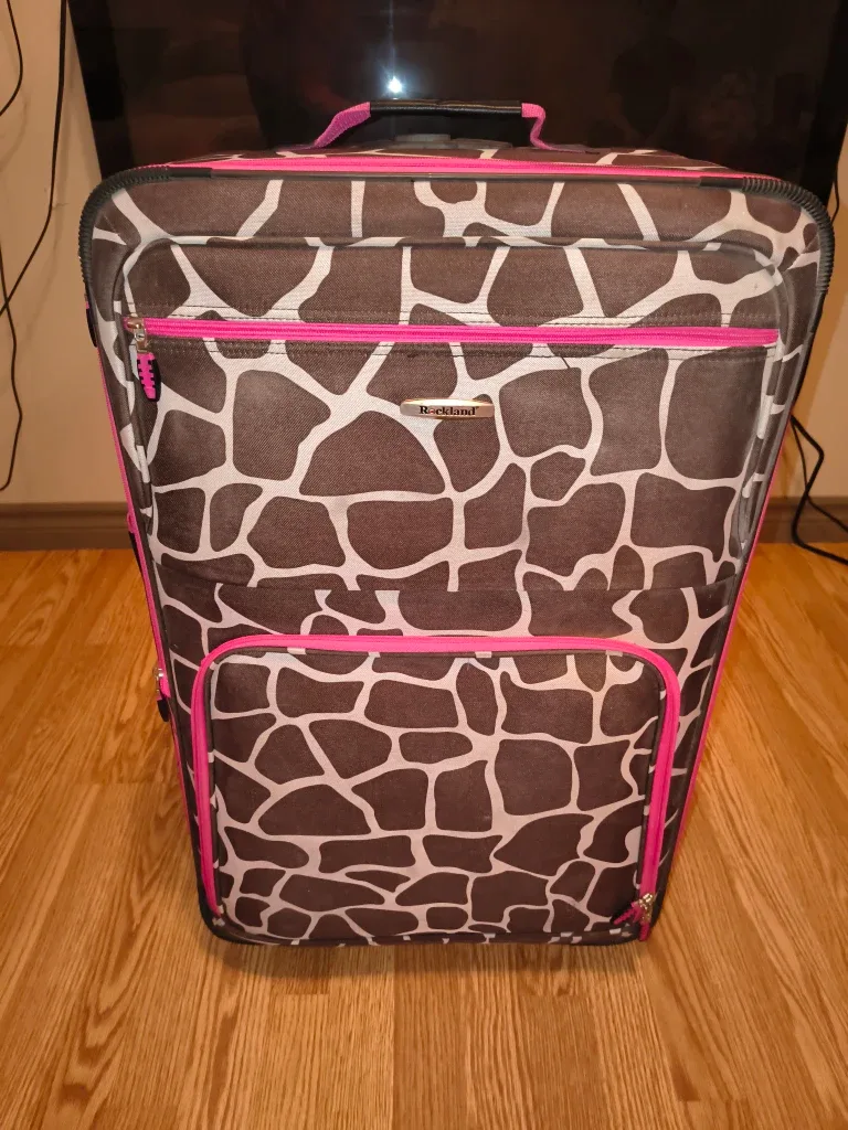 Rockland 3-Piece Giraffe Luggage Set image indicator(4)