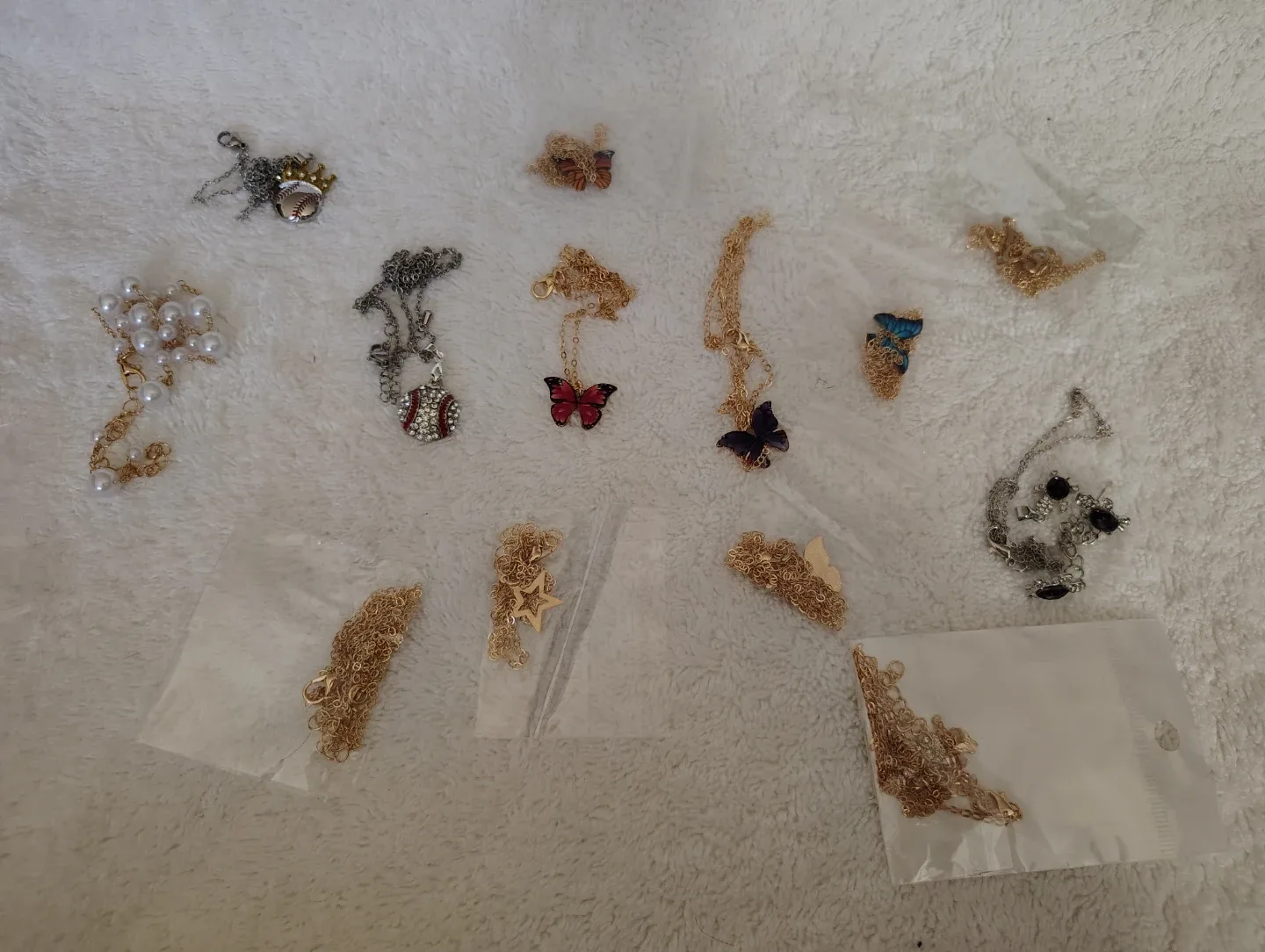 Assorted Fashion Jewelry Lot image indicator(2)