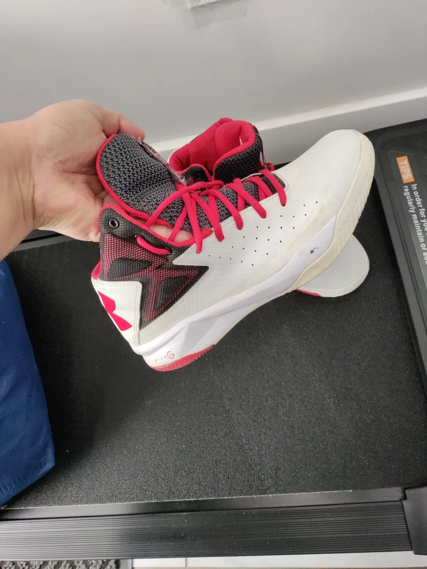 Under Armour Basketball Shoes - Size 8.5 image indicator(3)