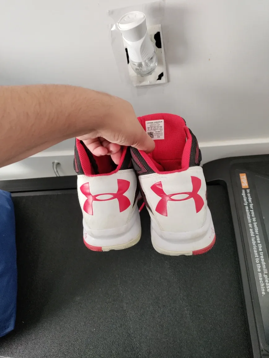 Under Armour Basketball Shoes - Size 8.5 image indicator(5)