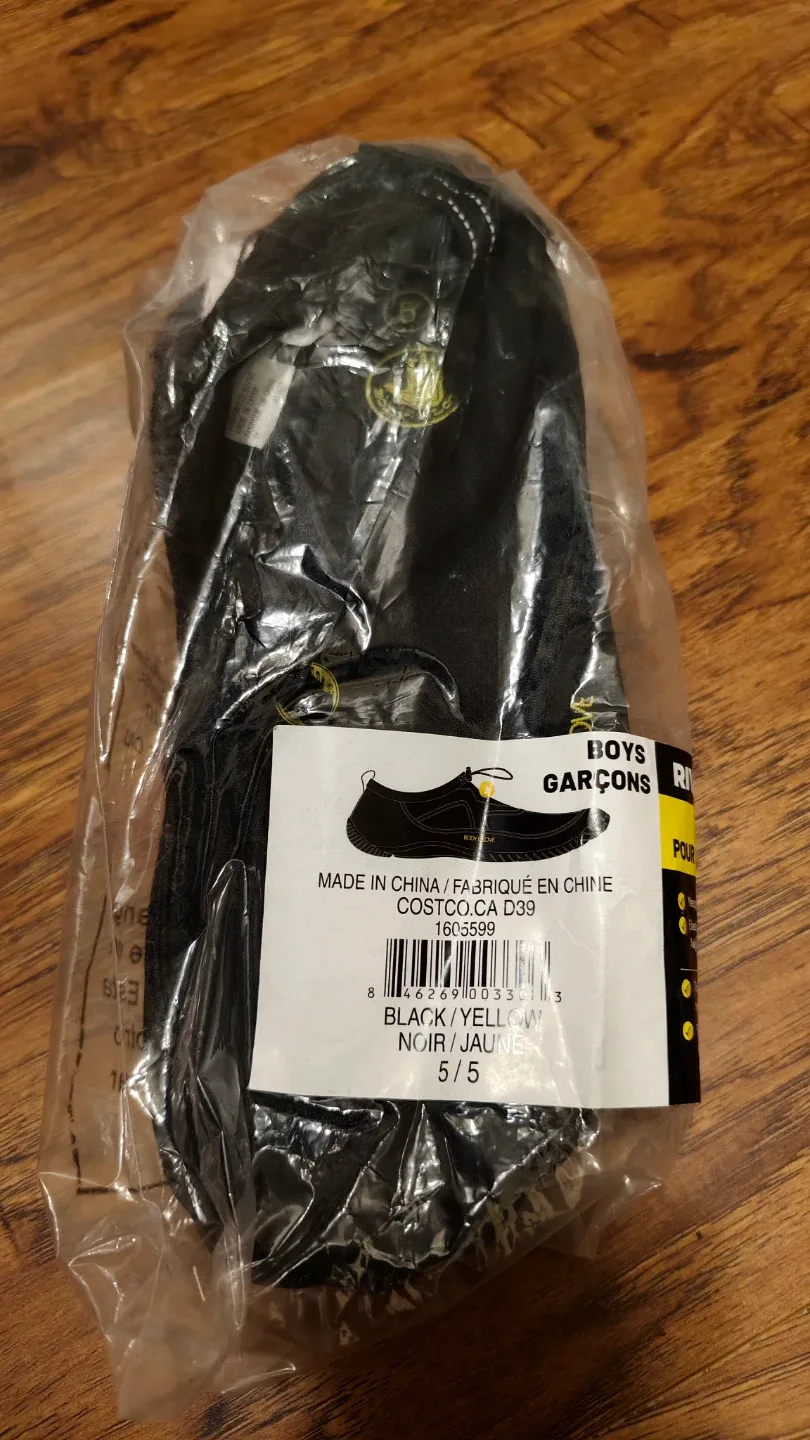 New RiverBreaker 2.0 Water Shoes Size 5