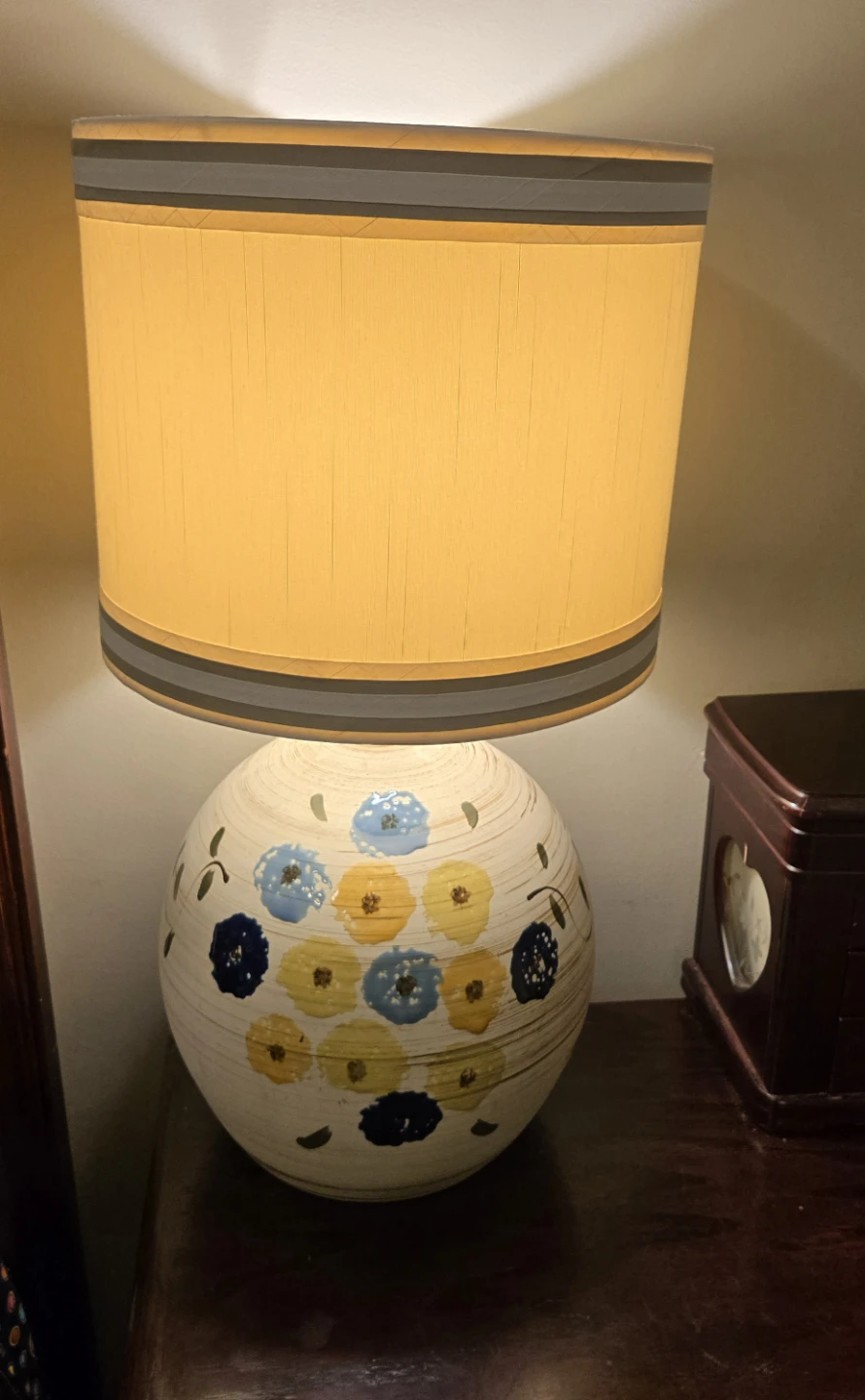 Vintage MCM Italian Floral Ceramic Table Lamp - photo 4