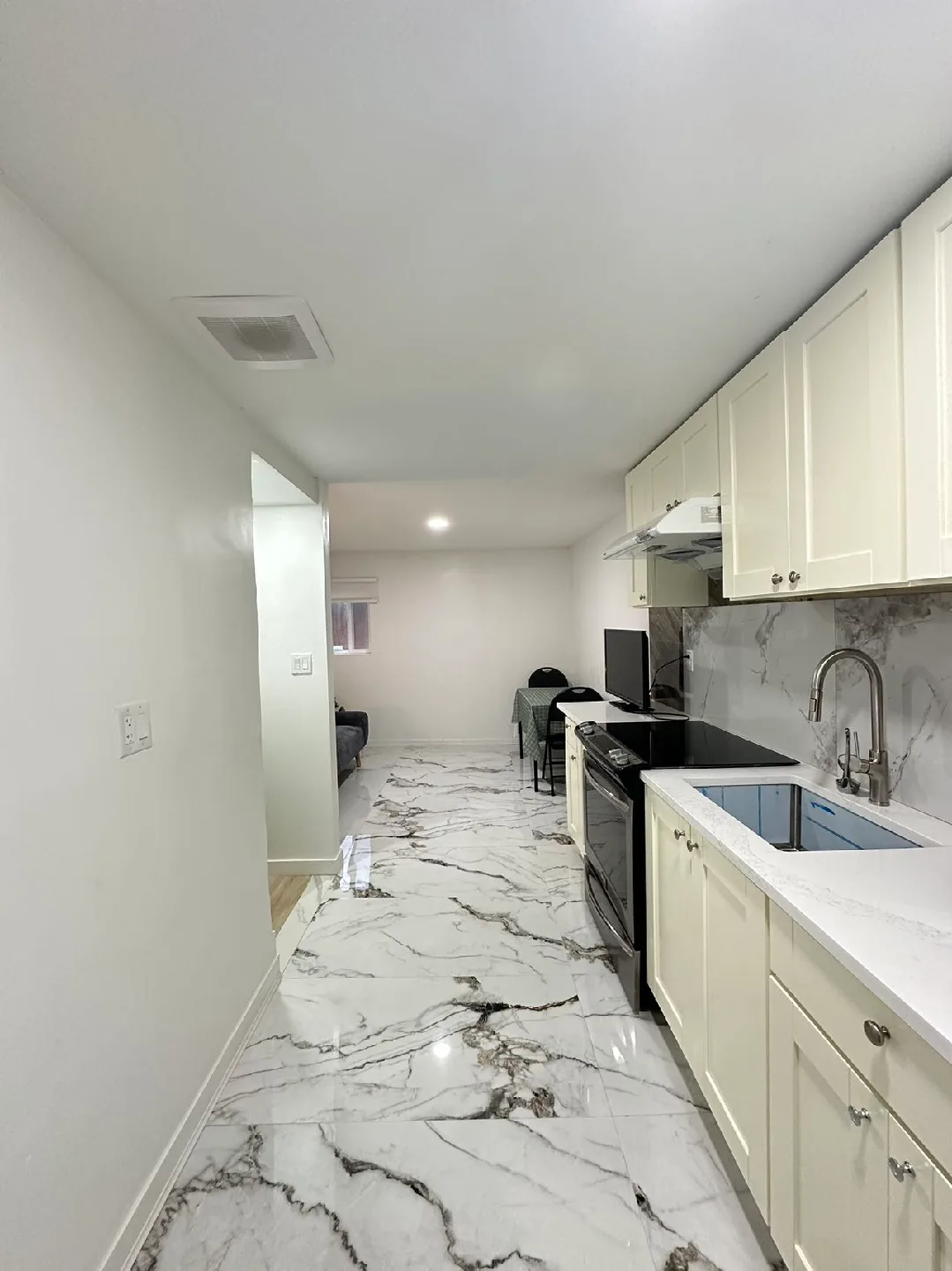 2 bedroom  1 bath - house image indicator(3)