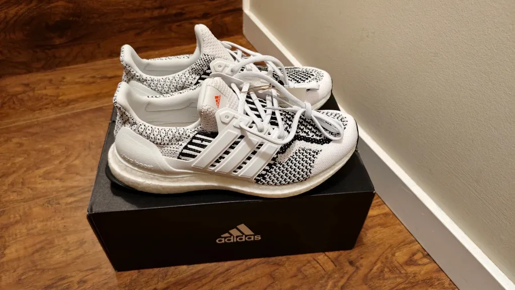 Adidas Ultraboost 5.0 DNA Zebra, US 6.5, New in Box