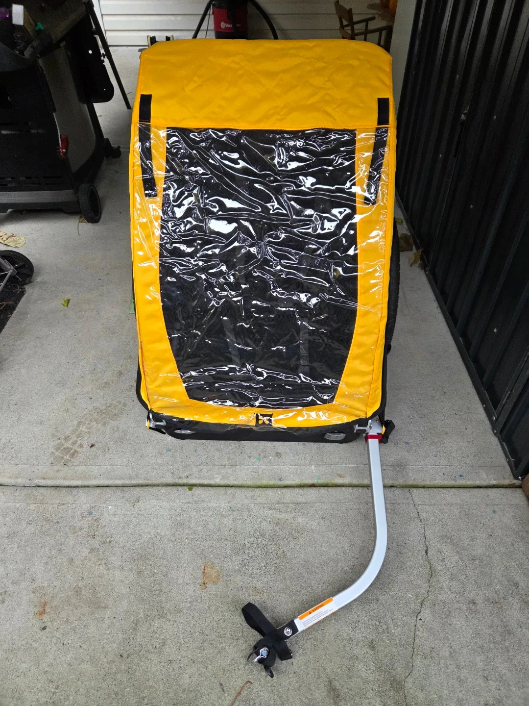Burley Bee Bike Trailer - Yellow/Black image indicator(2)