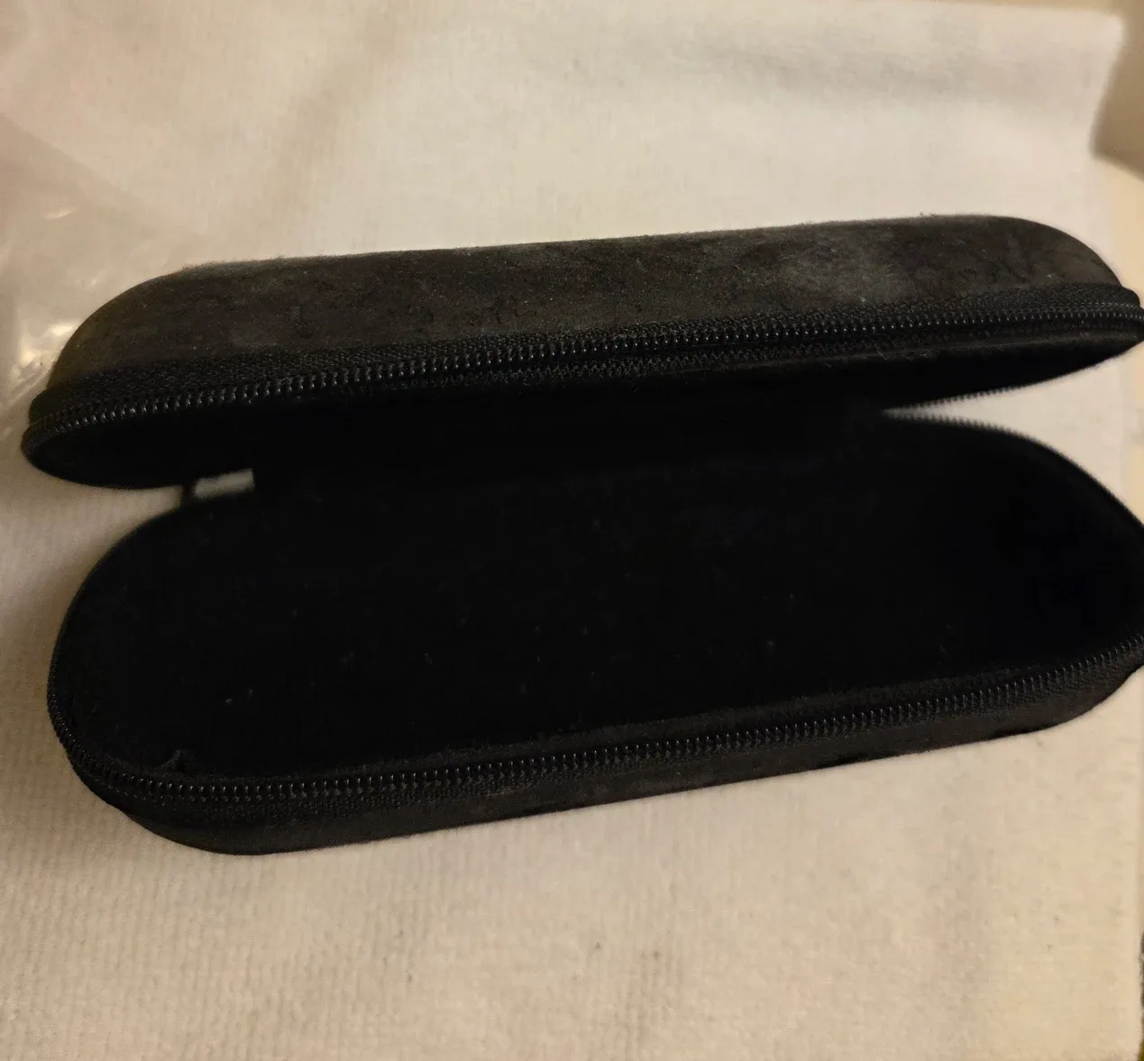 #🤎Calvin Klein Eyeglass Case image indicator(2)