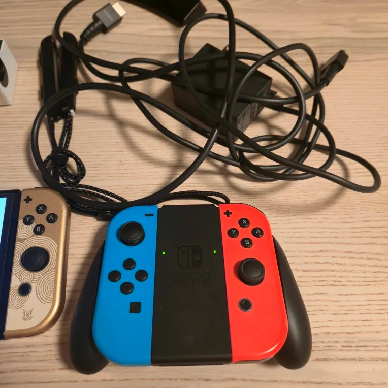 Nintendo Switch OLED Zelda Edition. Great condition. image indicator(3)