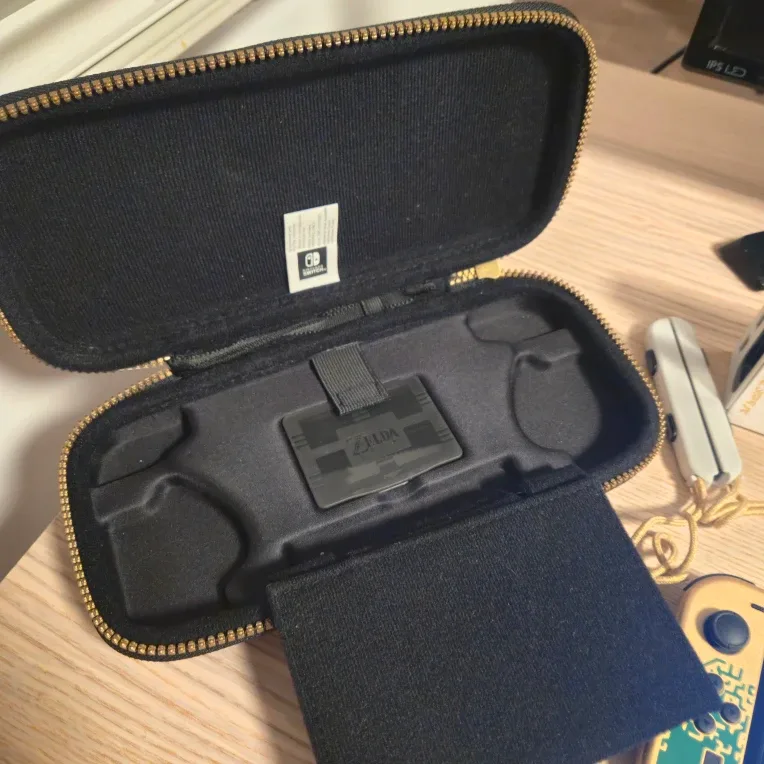 Nintendo Switch OLED Zelda Edition. Great condition. image indicator(8)