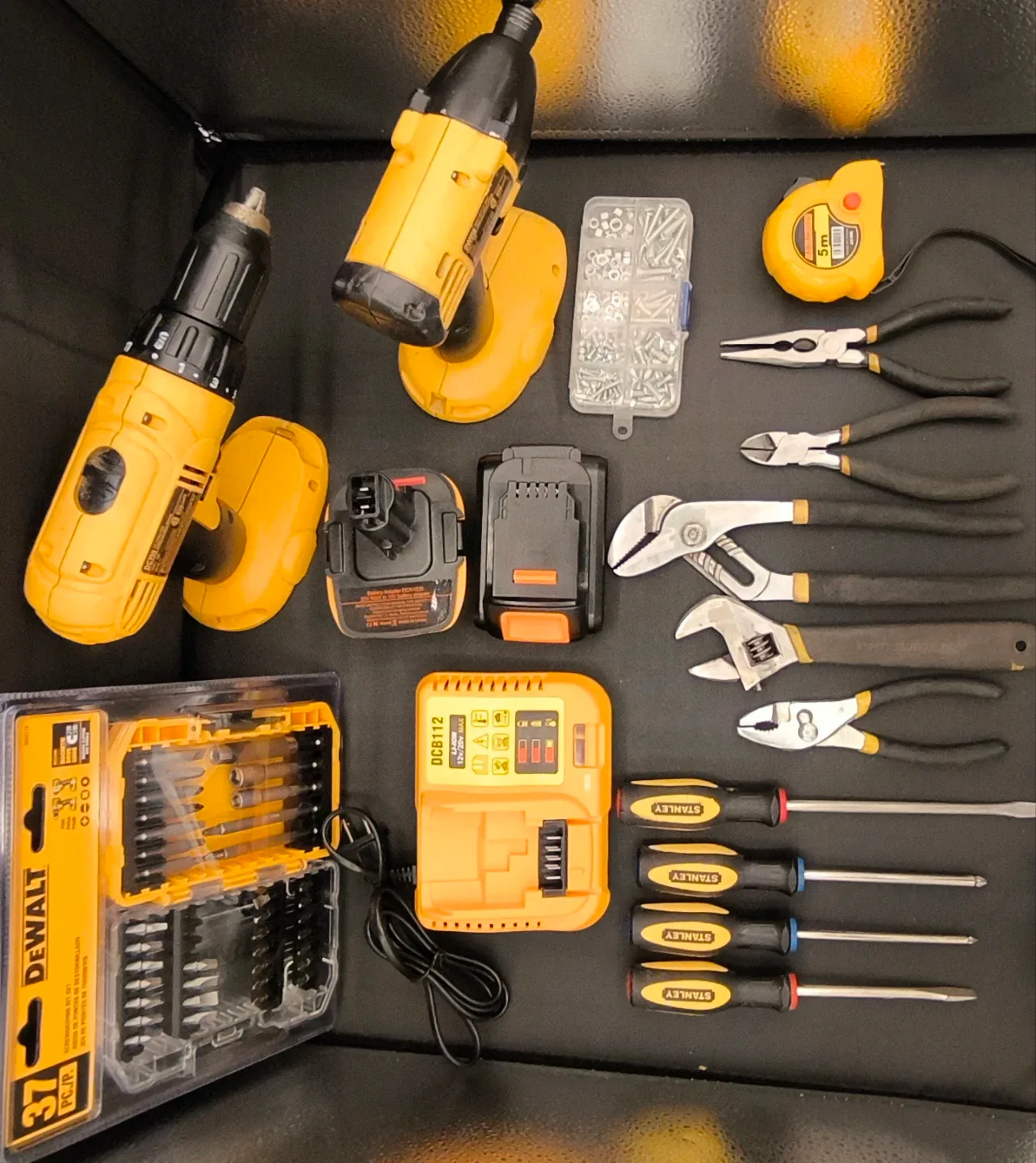 DeWalt Drill & Impact Driver Combo Kit image indicator(2)