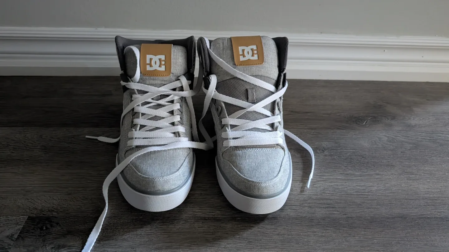 DC Shoes High-Top, Size 10 (Men's) image indicator(3)