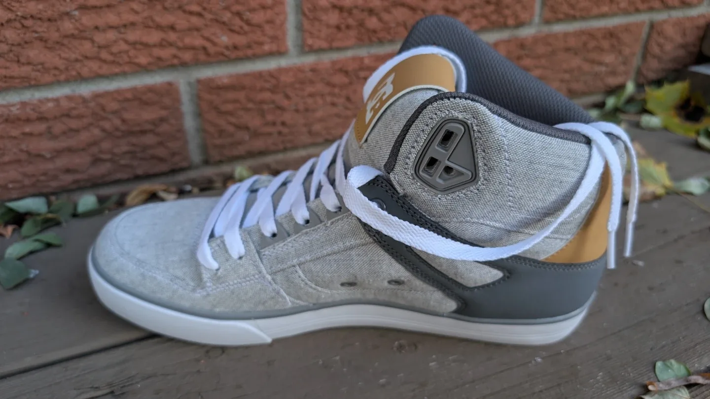 DC Shoes High-Top, Size 10 (Men's) image indicator(2)