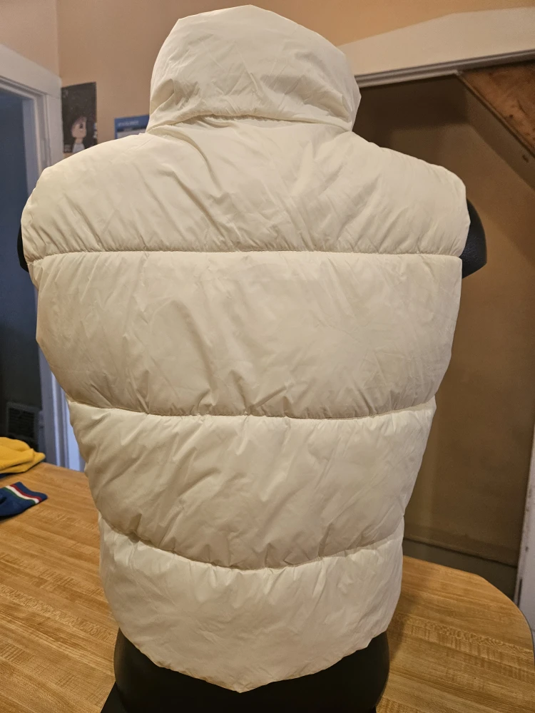 Old Navy Puffer Vest - Size M - photo 2