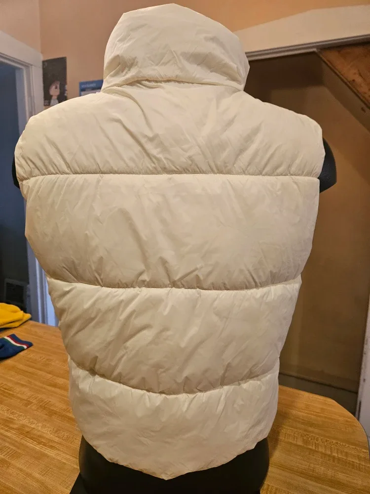Old Navy Puffer Vest - Size M image indicator(2)