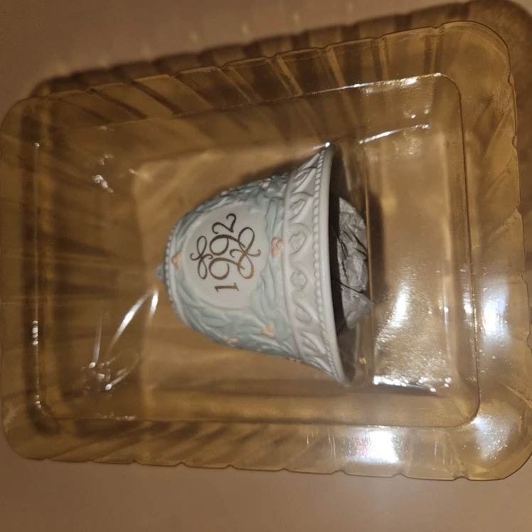 Carlton Heirloom A Christmas To Remember Ornament 1992